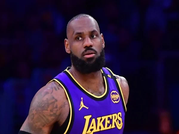 Bintang Los Angeles Lakers, LeBron James dan guard Cleveland Cavaliers, Donovan Mitchell masing-masing dinobatkan sebagai Pemain Terbaik Wilayah Barat dan Wilayah Timur untuk pertandingan yang dimainkan pada bulan Februari, NBA mengumumkan