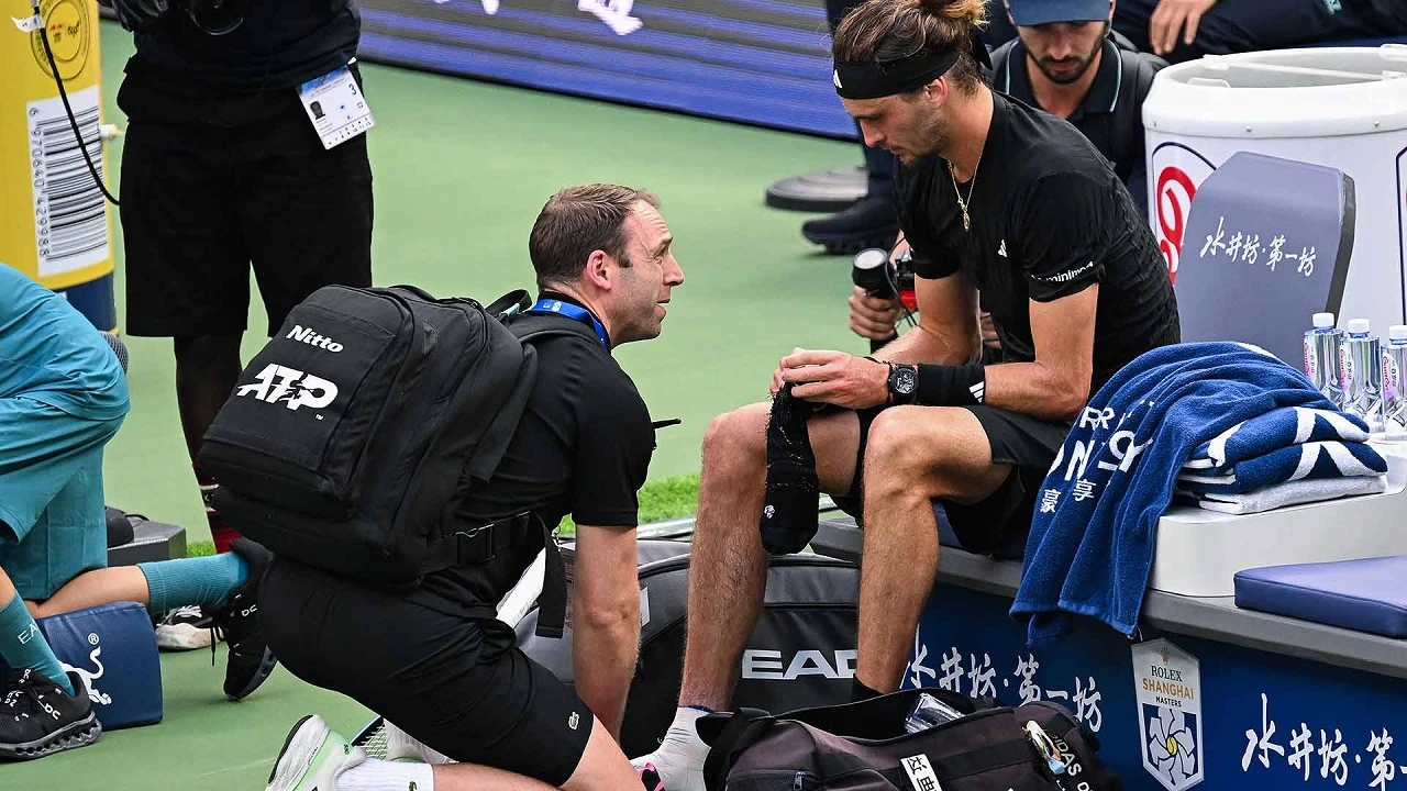 Kesampingkan Cedera, Alexander Zverev Bertahan Di Shanghai