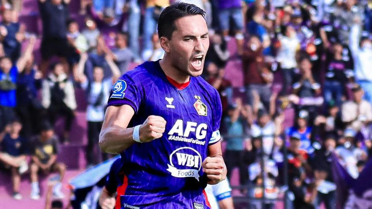 Pelatih Persik Nilai Ezra Walian Layak Dipanggil ke Timnas Indonesia