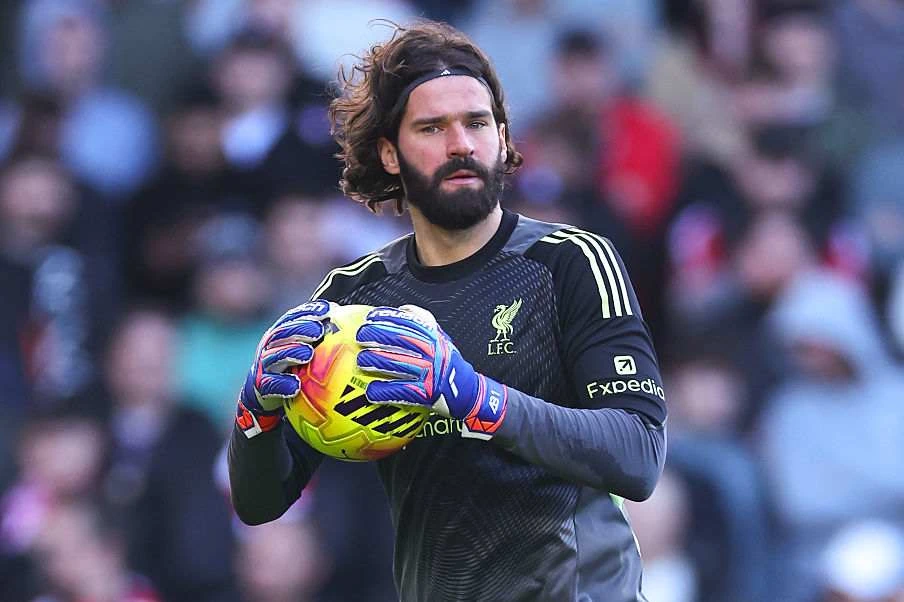 Liverpool FC vs Tottenham Hotspur: Kondisi Alisson Becker Masih Tanda Tanya