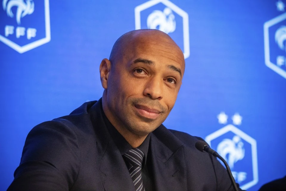 Thierry Henry Tak Permasalahkan Gaya Bermain Arsenal